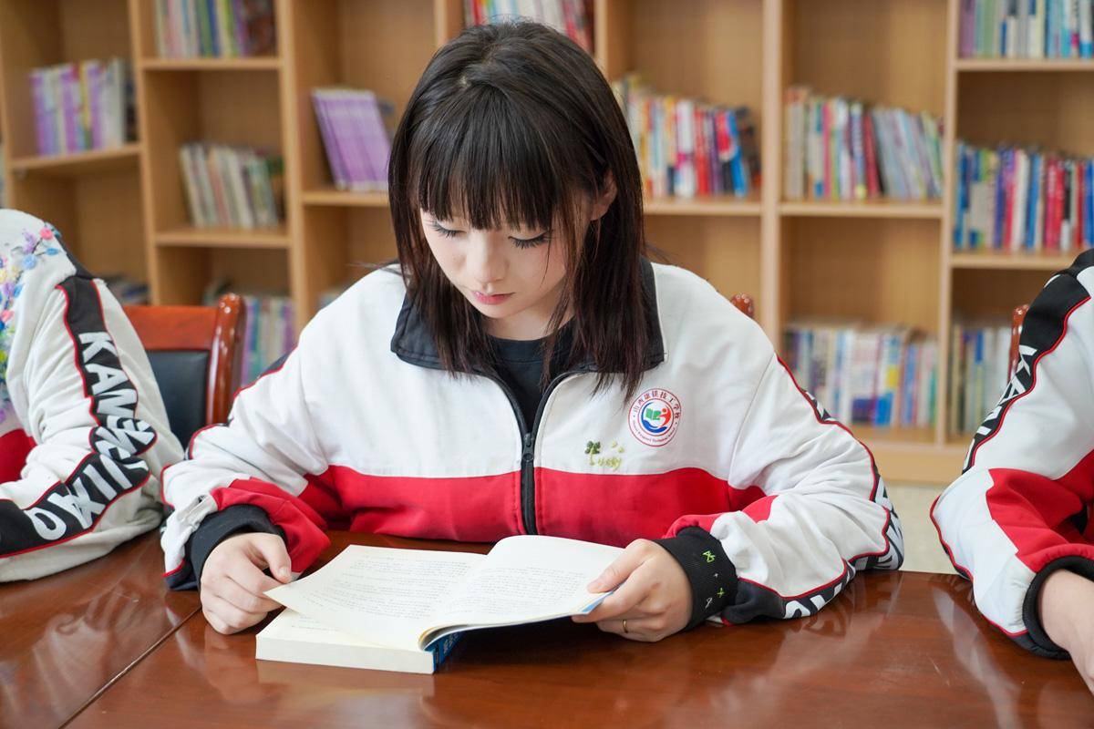 初中毕业叛逆散漫、沉迷手机怎么办?看山西康镁技工学校准军事化德育如何实现“变形记”